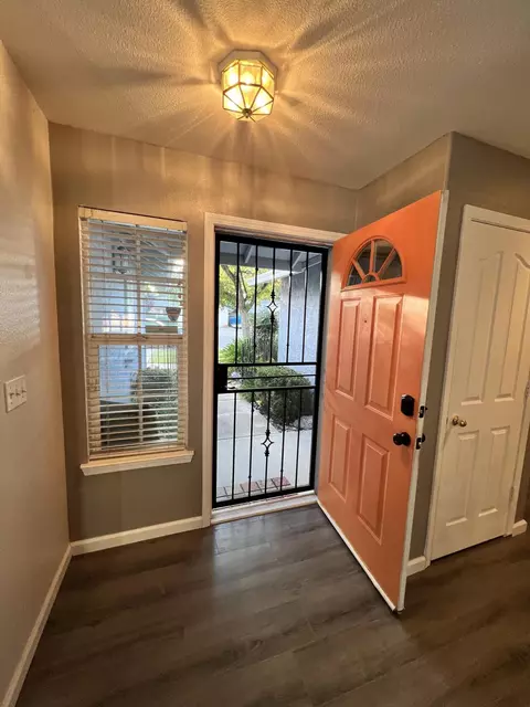 Entry Way - 5509 Mill Pond Ln, Redding, CA 96001 photo 1 of 4