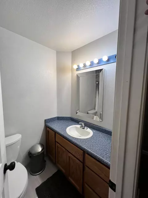 Bath - 5509 Mill Pond Ln, Redding, CA 96001 photo 1 of 4
