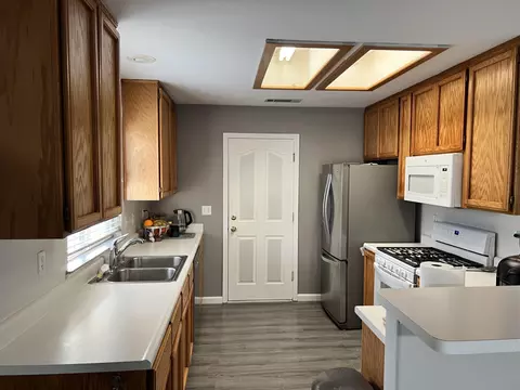 Kitchen - 5509 Mill Pond Ln, Redding, CA 96001 photo 3 of 3