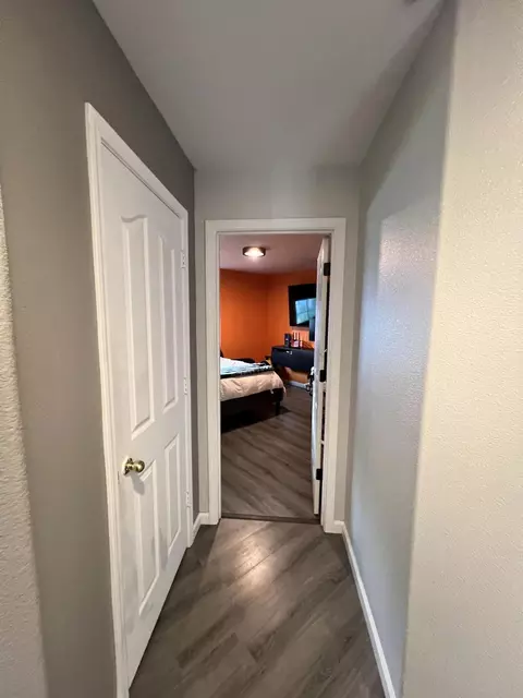Entry Way - 5509 Mill Pond Ln, Redding, CA 96001 photo 2 of 4
