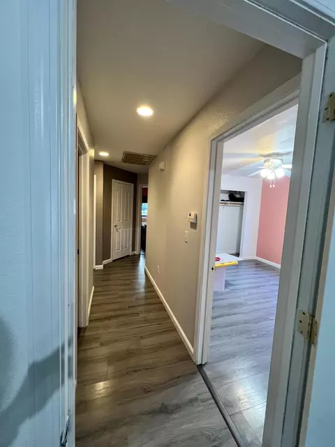 Entry Way - 5509 Mill Pond Ln, Redding, CA 96001 photo 3 of 4