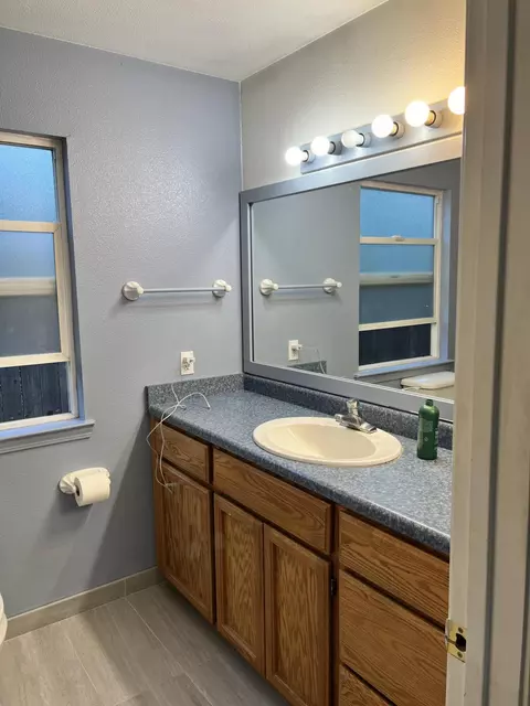 Bath - 5509 Mill Pond Ln, Redding, CA 96001 photo 3 of 4