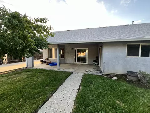 Exterior - 5509 Mill Pond Ln, Redding, CA 96001 photo 2 of 10