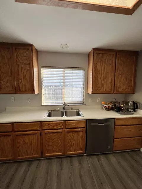 Kitchen - 5509 Mill Pond Ln, Redding, CA 96001 photo 1 of 3