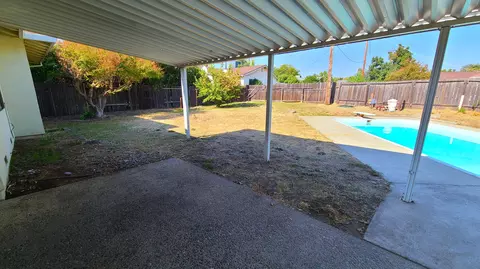 2052 Glengary Dr, Redding, CA 96001 photo 12