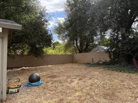 Exterior - 1893 Cirrus St, Redding, CA 96002 photo 3 of 4