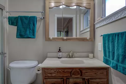 Bath - 20533 Burney Ct, Burney, CA 96013 photo 1 of 4
