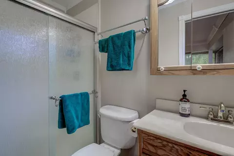 Bath - 20533 Burney Ct, Burney, CA 96013 photo 2 of 4