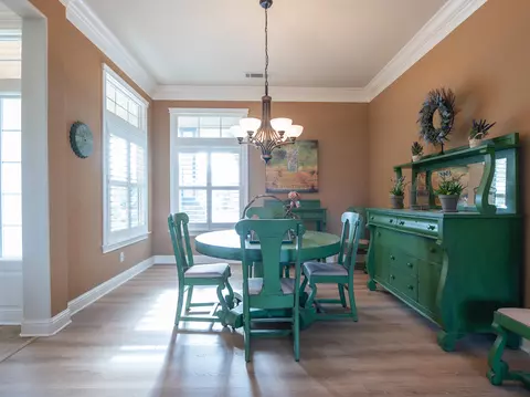 Dining - 1300 Jen Ct, Redding, CA 96001 photo 3 of 3