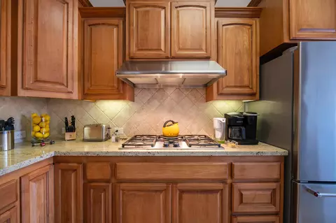 Kitchen - 1300 Jen Ct, Redding, CA 96001 photo 3 of 4