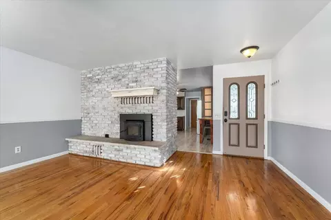 Living - 350 La Bray Ave, Red Bluff, CA 96080 photo 1 of 3