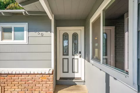 Entry Way - 350 La Bray Ave, Red Bluff, CA 96080 photo 1 of 1