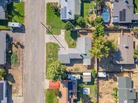 View/Area - 350 La Bray Ave, Red Bluff, CA 96080 photo 1 of 8