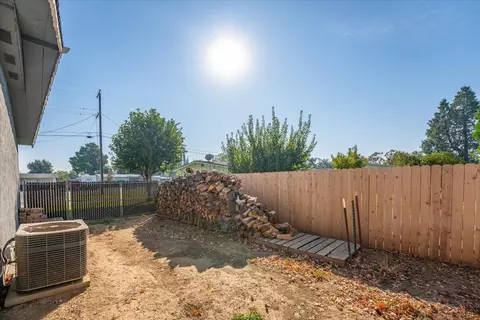 Exterior - 350 La Bray Ave, Red Bluff, CA 96080 photo 18 of 19