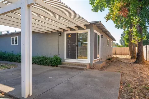 Exterior - 350 La Bray Ave, Red Bluff, CA 96080 photo 11 of 19