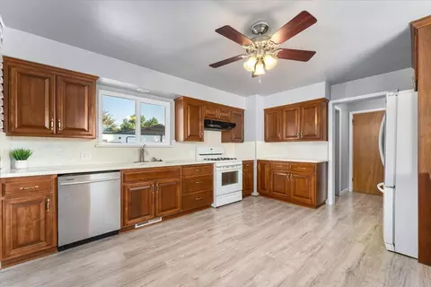 Kitchen - 350 La Bray Ave, Red Bluff, CA 96080 photo 1 of 3