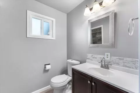 Bath - 350 La Bray Ave, Red Bluff, CA 96080 photo 4 of 4
