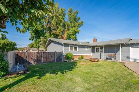 Exterior - 350 La Bray Ave, Red Bluff, CA 96080 photo 2 of 19