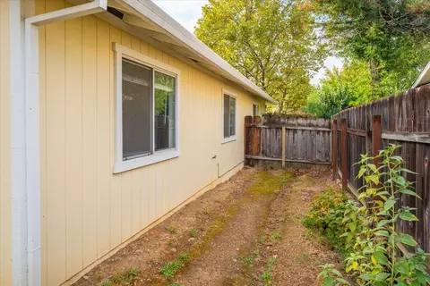 1820 Dakota Way, Redding, CA 96003 photo 42