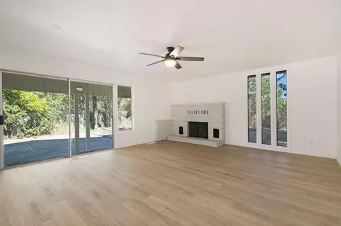 Living - 2163 Sycamore Dr, Redding, CA 96001 photo 2 of 7