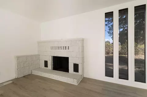 Living - 2163 Sycamore Dr, Redding, CA 96001 photo 4 of 7