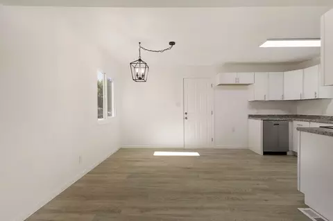 Living - 2163 Sycamore Dr, Redding, CA 96001 photo 6 of 7