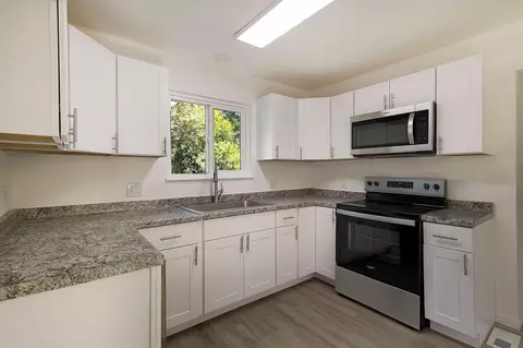 Kitchen - 2163 Sycamore Dr, Redding, CA 96001 photo 2 of 4