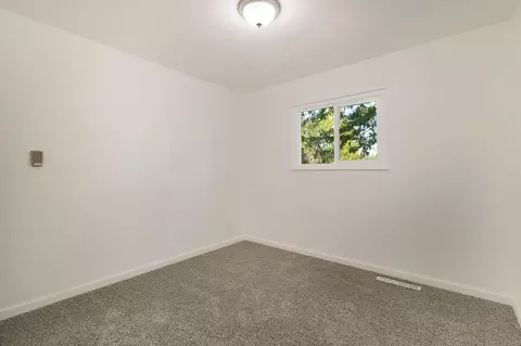 Bedroom - 2163 Sycamore Dr, Redding, CA 96001 photo 6 of 7