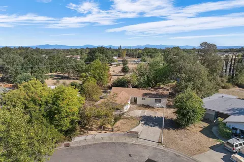View/Area - 2163 Sycamore Dr, Redding, CA 96001 photo 2 of 7