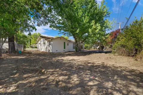 Exterior - 2163 Sycamore Dr, Redding, CA 96001 photo 12 of 13