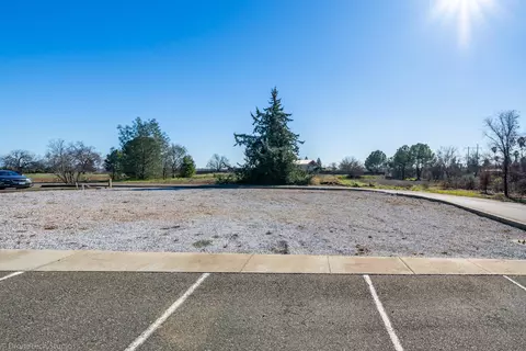 3617 Meadow View Dr, Redding, CA 96002 photo 3