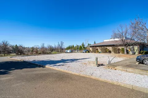 3617 Meadow View Dr, Redding, CA 96002