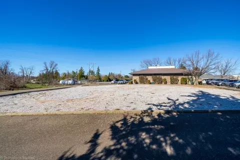 3617 Meadow View Dr, Redding, CA 96002 photo 2