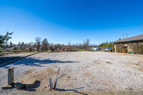 3617 Meadow View Dr, Redding, CA 96002 photo 4