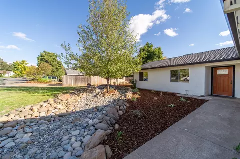 2641 Camulos Way, Redding, CA 96002 photo 2