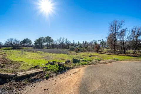 7530 Lockheed Dr, Redding, CA 96002 photo 3