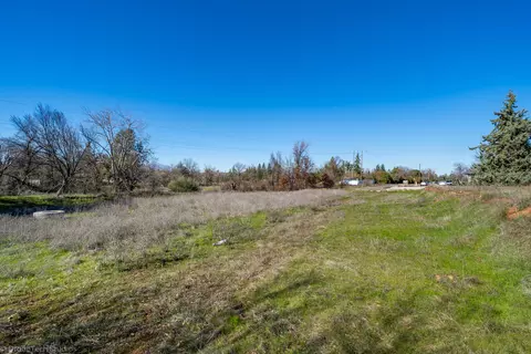 7530 Lockheed Dr, Redding, CA 96002 photo 4