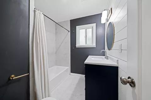 Bath - 2417 Placer St, Redding, CA 96001 photo 1 of 7