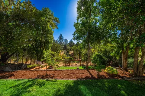 Exterior - 2417 Placer St, Redding, CA 96001 photo 7 of 13