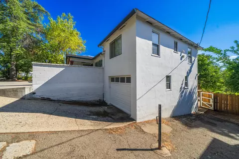 Exterior - 2417 Placer St, Redding, CA 96001 photo 12 of 13