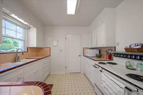 Kitchen - 85 Gurnsey Ave, Red Bluff, CA 96080 photo 3 of 6