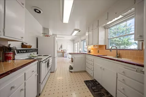 Kitchen - 85 Gurnsey Ave, Red Bluff, CA 96080 photo 1 of 6
