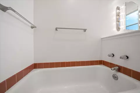 Bath - 85 Gurnsey Ave, Red Bluff, CA 96080 photo 3 of 3