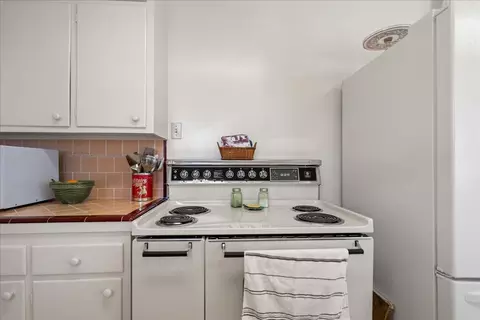 Kitchen - 85 Gurnsey Ave, Red Bluff, CA 96080 photo 5 of 6