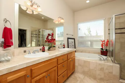 Bath - 3875 Mario Ave, Redding, CA 96001 photo 1 of 5