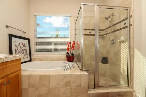 Bath - 3875 Mario Ave, Redding, CA 96001 photo 2 of 5