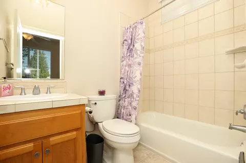 Bath - 3875 Mario Ave, Redding, CA 96001 photo 4 of 5