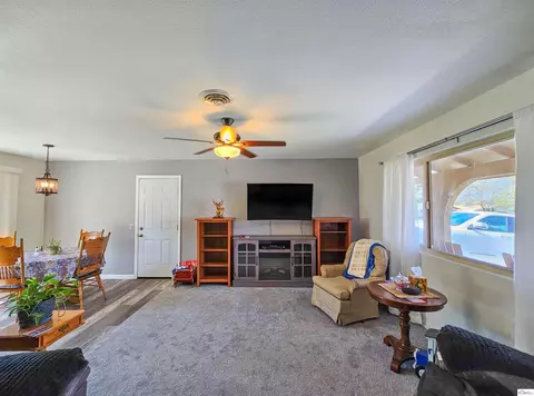 1045 Otis Ct, Red Bluff, CA 96080
