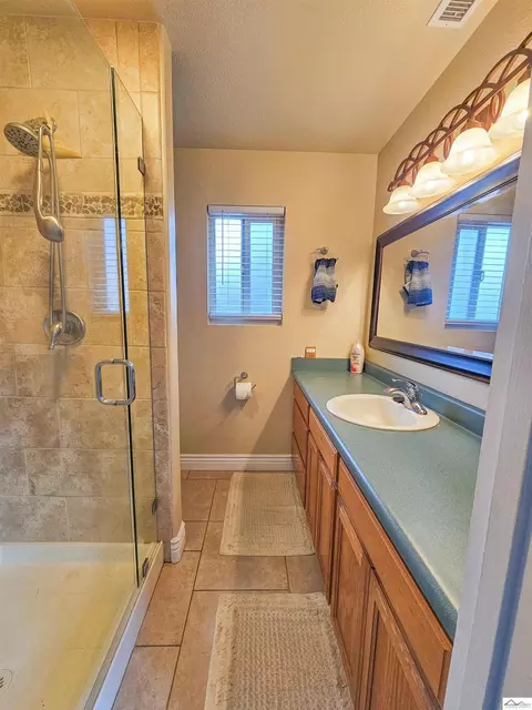 1045 Otis Ct, Red Bluff, CA 96080 photo 3