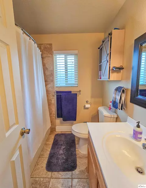 1045 Otis Ct, Red Bluff, CA 96080 photo 5